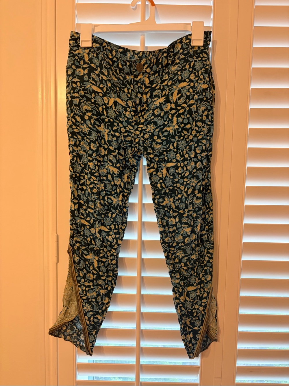Free people Floral Pattern Ankle Zip capri in Teal and Cream